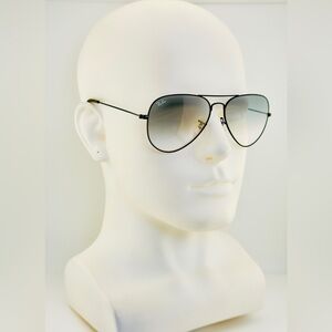 Ray-Ban Aviator Gradient Sunglasses RB3025 Black Frame Light Gray Lenses UNISEX!